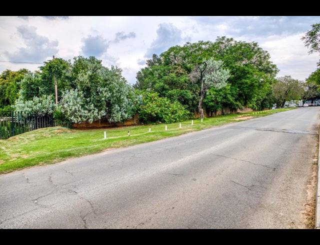 LAND FOR SALE IN BRYANSTON